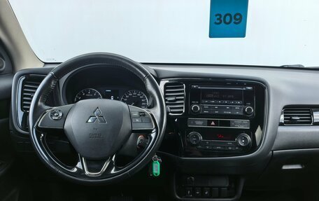 Mitsubishi Outlander III рестайлинг 3, 2019 год, 2 350 000 рублей, 11 фотография