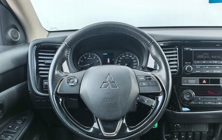 Mitsubishi Outlander III рестайлинг 3, 2019 год, 2 350 000 рублей, 13 фотография