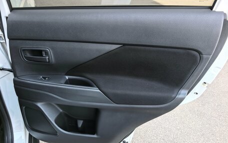 Mitsubishi Outlander III рестайлинг 3, 2019 год, 2 350 000 рублей, 18 фотография