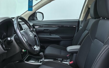 Mitsubishi Outlander III рестайлинг 3, 2019 год, 2 350 000 рублей, 9 фотография