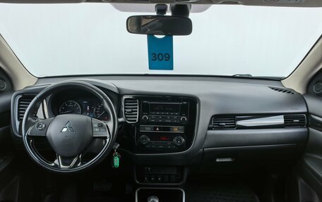 Mitsubishi Outlander III рестайлинг 3, 2019 год, 2 350 000 рублей, 10 фотография