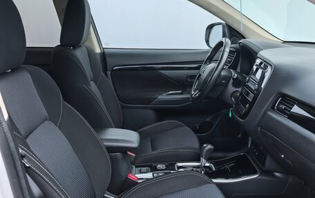 Mitsubishi Outlander III рестайлинг 3, 2019 год, 2 350 000 рублей, 22 фотография