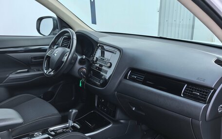 Mitsubishi Outlander III рестайлинг 3, 2019 год, 2 350 000 рублей, 21 фотография