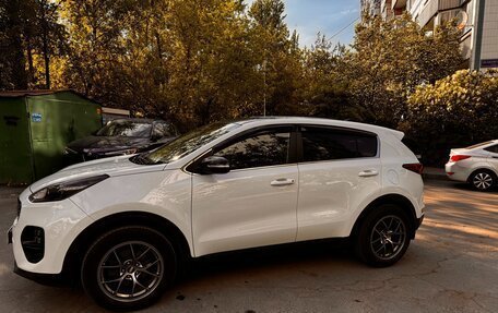 KIA Sportage IV рестайлинг, 2018 год, 2 100 000 рублей, 3 фотография