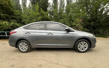 Hyundai Solaris II рестайлинг, 2017 год, 1 220 000 рублей, 5 фотография