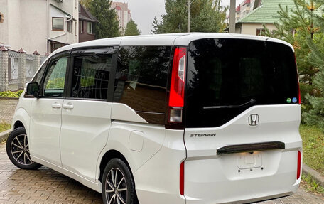 Honda Stepwgn IV, 2017 год, 1 290 000 рублей, 4 фотография