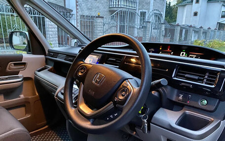 Honda Stepwgn IV, 2017 год, 1 290 000 рублей, 6 фотография