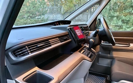 Honda Stepwgn IV, 2017 год, 1 290 000 рублей, 14 фотография
