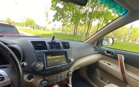 Toyota Highlander III, 2011 год, 1 300 000 рублей, 6 фотография