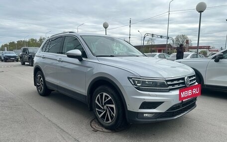 Volkswagen Tiguan II, 2018 год, 2 549 000 рублей, 2 фотография