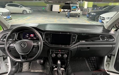 Volkswagen T-Roc I, 2022 год, 1 630 000 рублей, 9 фотография