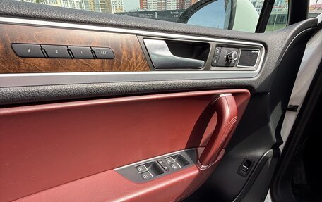 Volkswagen Touareg III, 2013 год, 2 350 000 рублей, 14 фотография