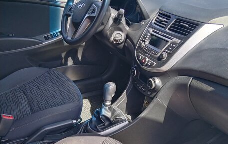 Hyundai Solaris II рестайлинг, 2015 год, 970 000 рублей, 2 фотография