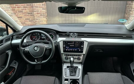 Volkswagen Passat B8 рестайлинг, 2018 год, 1 495 000 рублей, 8 фотография