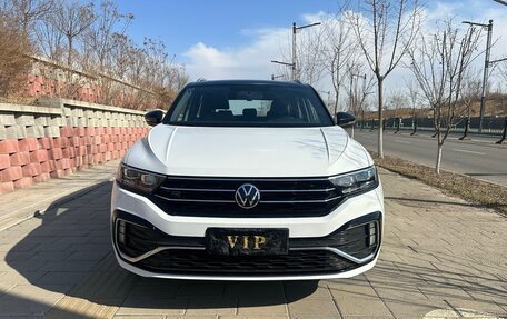 Volkswagen T-Roc I, 2022 год, 2 087 000 рублей, 2 фотография