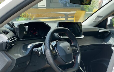 Peugeot 2008 II, 2022 год, 1 890 000 рублей, 5 фотография