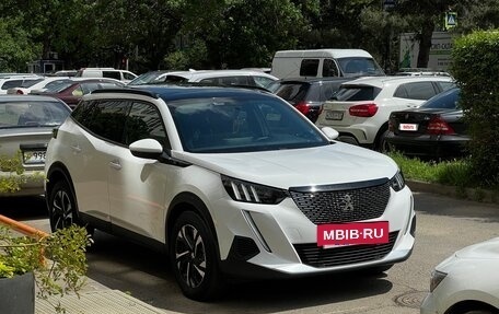 Peugeot 2008 II, 2022 год, 1 890 000 рублей, 2 фотография