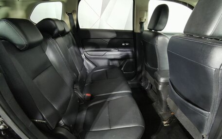 Mitsubishi Outlander III рестайлинг 3, 2014 год, 1 485 000 рублей, 12 фотография