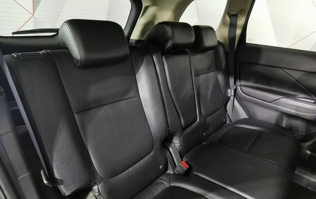 Mitsubishi Outlander III рестайлинг 3, 2014 год, 1 485 000 рублей, 13 фотография