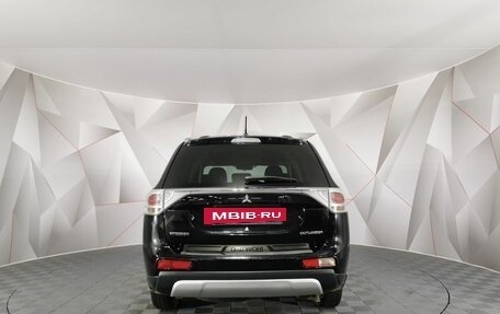 Mitsubishi Outlander III рестайлинг 3, 2014 год, 1 485 000 рублей, 8 фотография