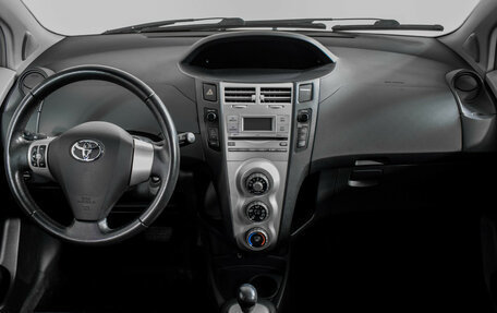 Toyota Yaris III рестайлинг, 2008 год, 445 000 рублей, 11 фотография