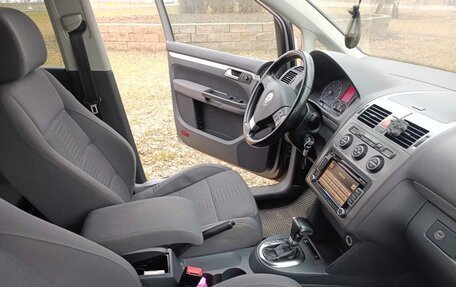 Volkswagen Touran III, 2008 год, 800 000 рублей, 2 фотография