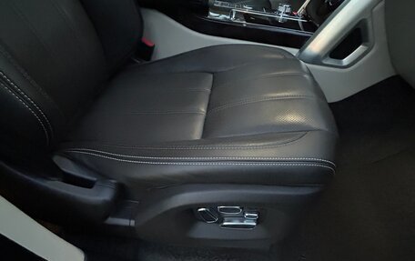 Land Rover Range Rover IV рестайлинг, 2015 год, 5 350 000 рублей, 26 фотография