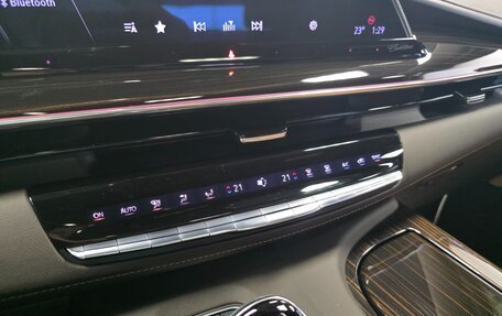 Cadillac Escalade V, 2023 год, 13 990 000 рублей, 16 фотография