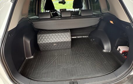 Toyota RAV4, 2021 год, 3 290 000 рублей, 10 фотография