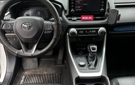 Toyota RAV4, 2021 год, 3 290 000 рублей, 5 фотография