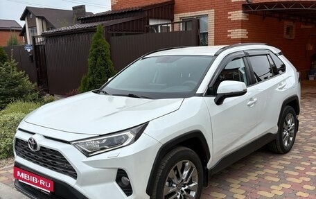 Toyota RAV4, 2021 год, 3 290 000 рублей, 2 фотография