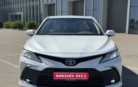 Toyota Camry, 2021 год, 3 350 000 рублей, 2 фотография