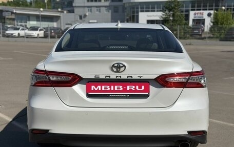 Toyota Camry, 2021 год, 3 350 000 рублей, 5 фотография