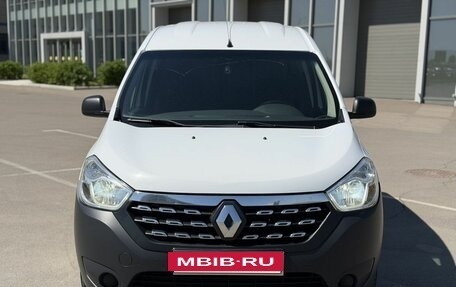 Renault Dokker, 2018 год, 1 240 000 рублей, 2 фотография