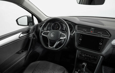 Volkswagen Tiguan II, 2020 год, 2 399 000 рублей, 9 фотография