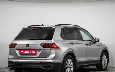 Volkswagen Tiguan II, 2020 год, 2 399 000 рублей, 5 фотография