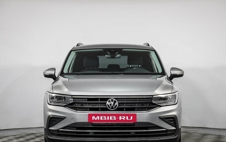 Volkswagen Tiguan II, 2020 год, 2 399 000 рублей, 2 фотография