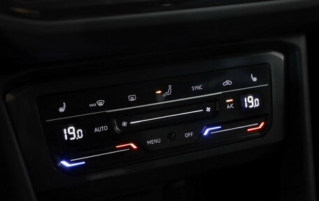 Volkswagen Tiguan II, 2020 год, 2 399 000 рублей, 17 фотография