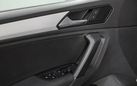 Volkswagen Tiguan II, 2020 год, 2 399 000 рублей, 21 фотография