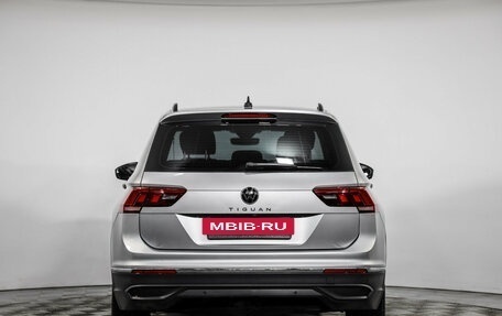 Volkswagen Tiguan II, 2020 год, 2 399 000 рублей, 6 фотография