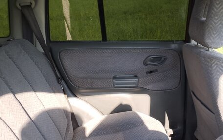 Suzuki Grand Vitara, 2002 год, 400 000 рублей, 24 фотография