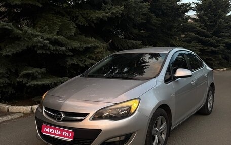 Opel Astra J, 2013 год, 800 000 рублей, 1 фотография