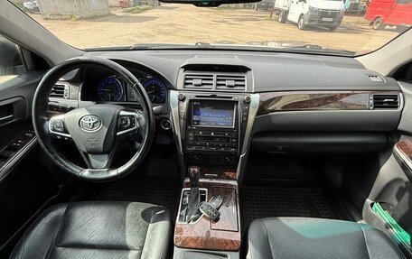Toyota Camry, 2016 год, 2 600 000 рублей, 10 фотография