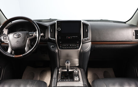 Toyota Land Cruiser 200, 2018 год, 73 000 000 рублей, 9 фотография
