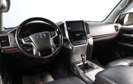 Toyota Land Cruiser 200, 2018 год, 73 000 000 рублей, 8 фотография