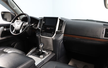 Toyota Land Cruiser 200, 2018 год, 73 000 000 рублей, 10 фотография