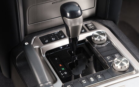 Toyota Land Cruiser 200, 2018 год, 73 000 000 рублей, 15 фотография