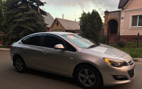Opel Astra J, 2013 год, 800 000 рублей, 4 фотография