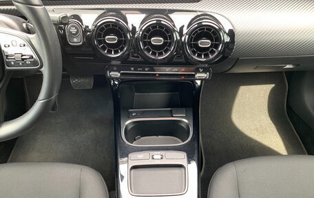 Mercedes-Benz A-Класс, 2019 год, 2 530 000 рублей, 14 фотография