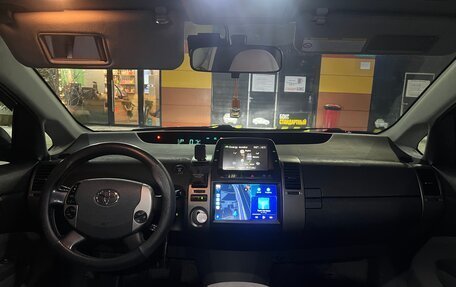Toyota Prius, 2008 год, 650 000 рублей, 11 фотография